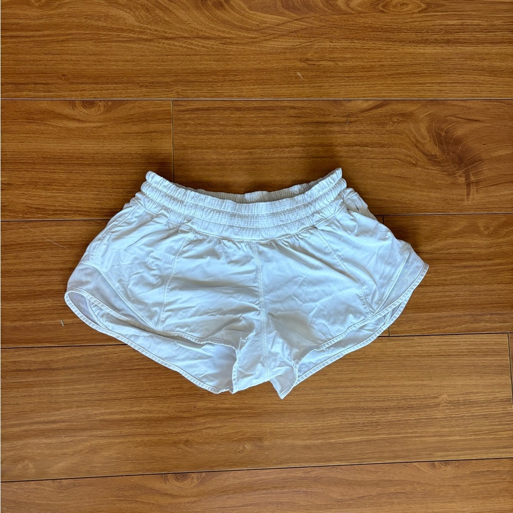 Lululemon Hotty Hot Low-Rise Lined Short “2.5”